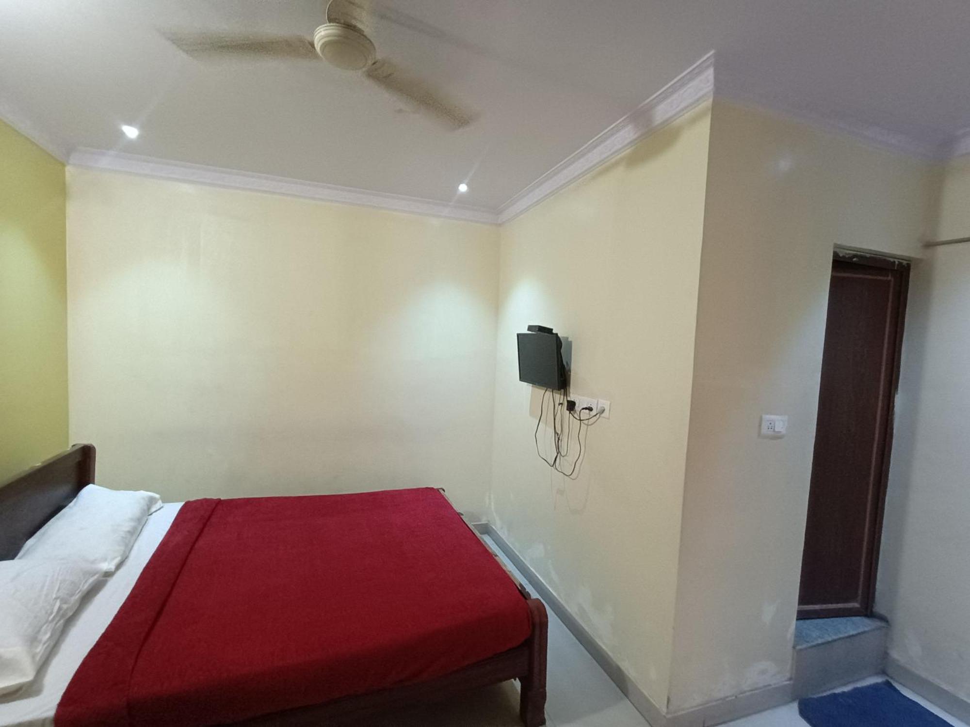 Hotel Malnad Grand Inn Kumbalgod Bagian luar foto