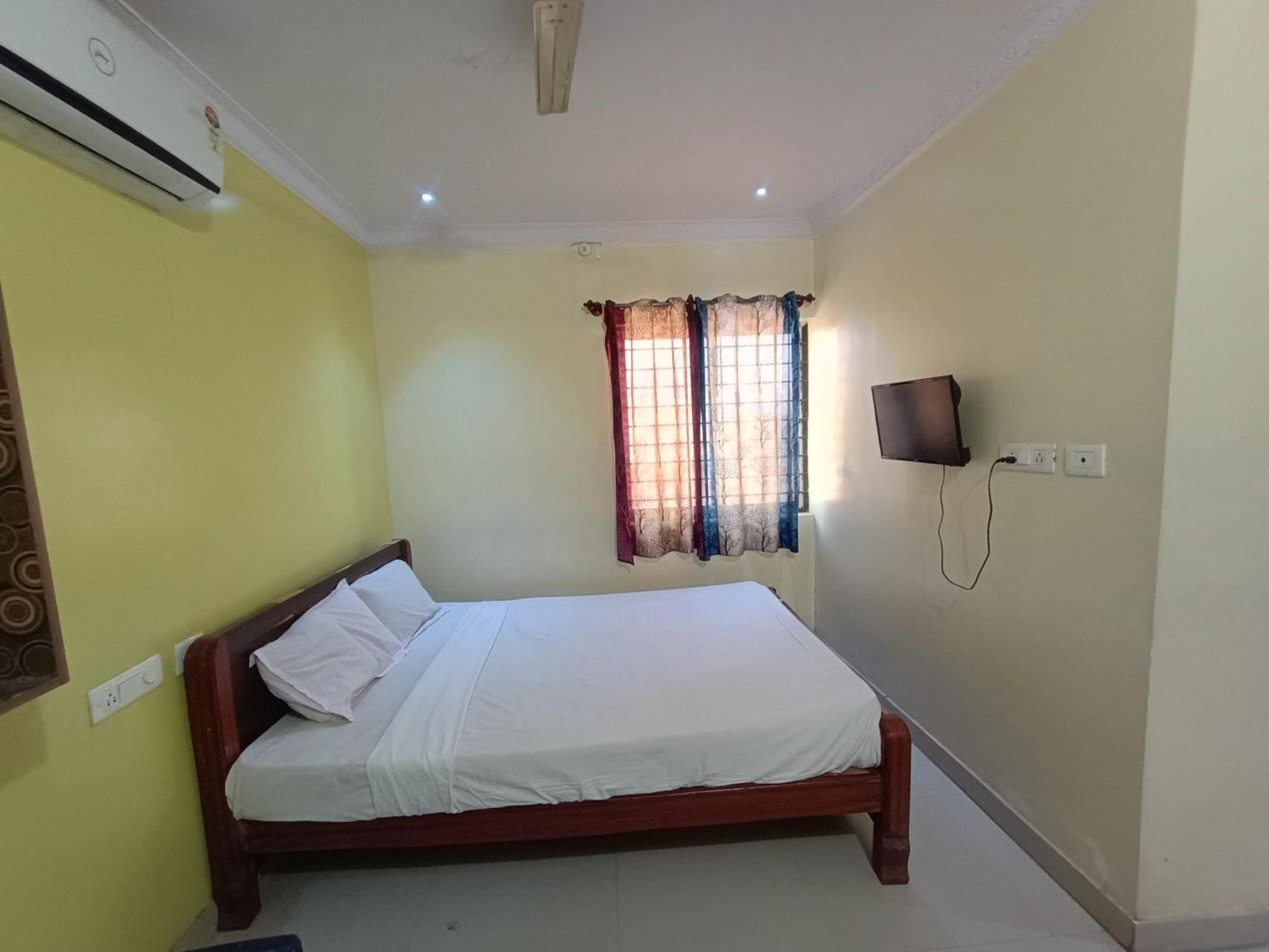 Hotel Malnad Grand Inn Kumbalgod Bagian luar foto