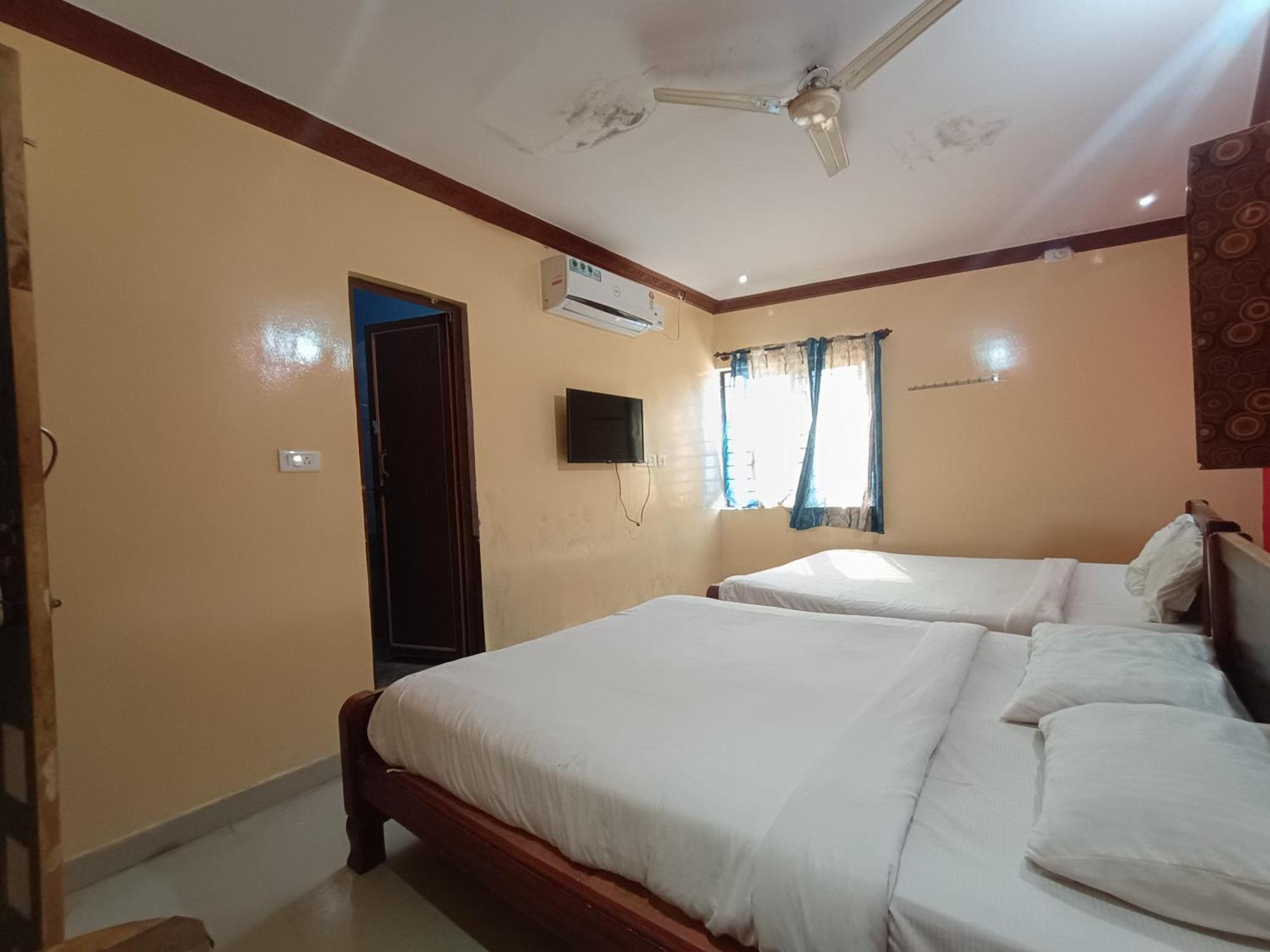 Hotel Malnad Grand Inn Kumbalgod Bagian luar foto