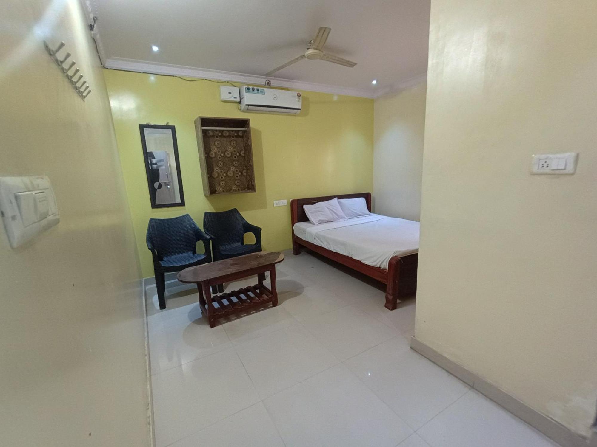Hotel Malnad Grand Inn Kumbalgod Bagian luar foto